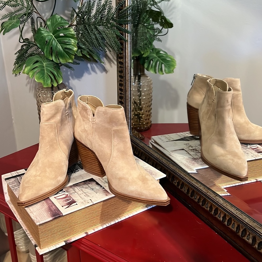 Vince Camuto ankle bootie